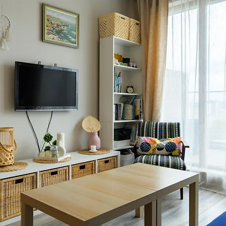 Apartment Sunny Flat-4 People-delta Mall-private Parking Space