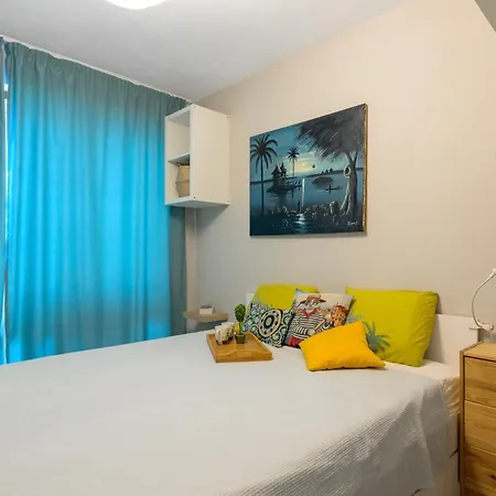 Top Rated 1Br By Delta Mall Varna & Parking アパート ヴァルナ