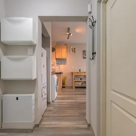 1br Near Delta Mall Varna-terrace&private Parking شقة