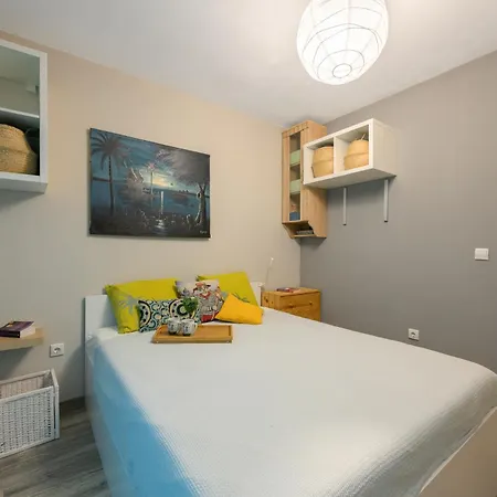 Apartment Sunny Flat-4 People-delta Mall-private Parking Space