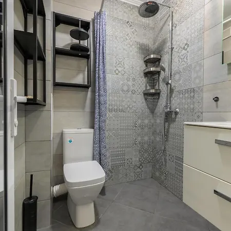 Sunny Flat-4 People-delta Mall-private Parking Space *